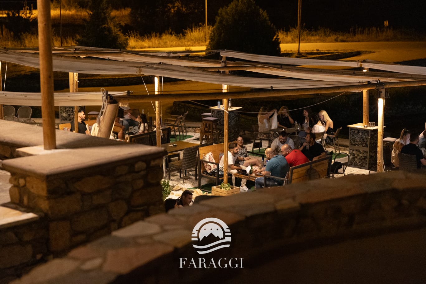Bar am Fluss